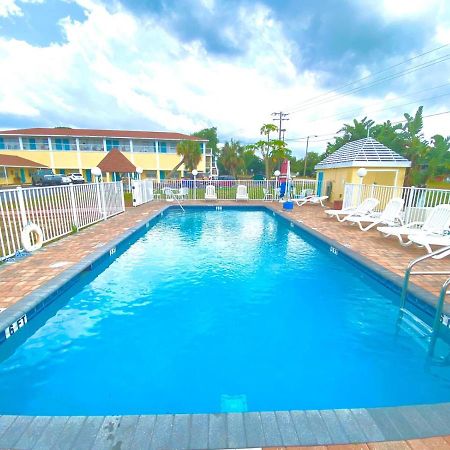 Economy Suites Cypress Gardens Ngoại thất bức ảnh