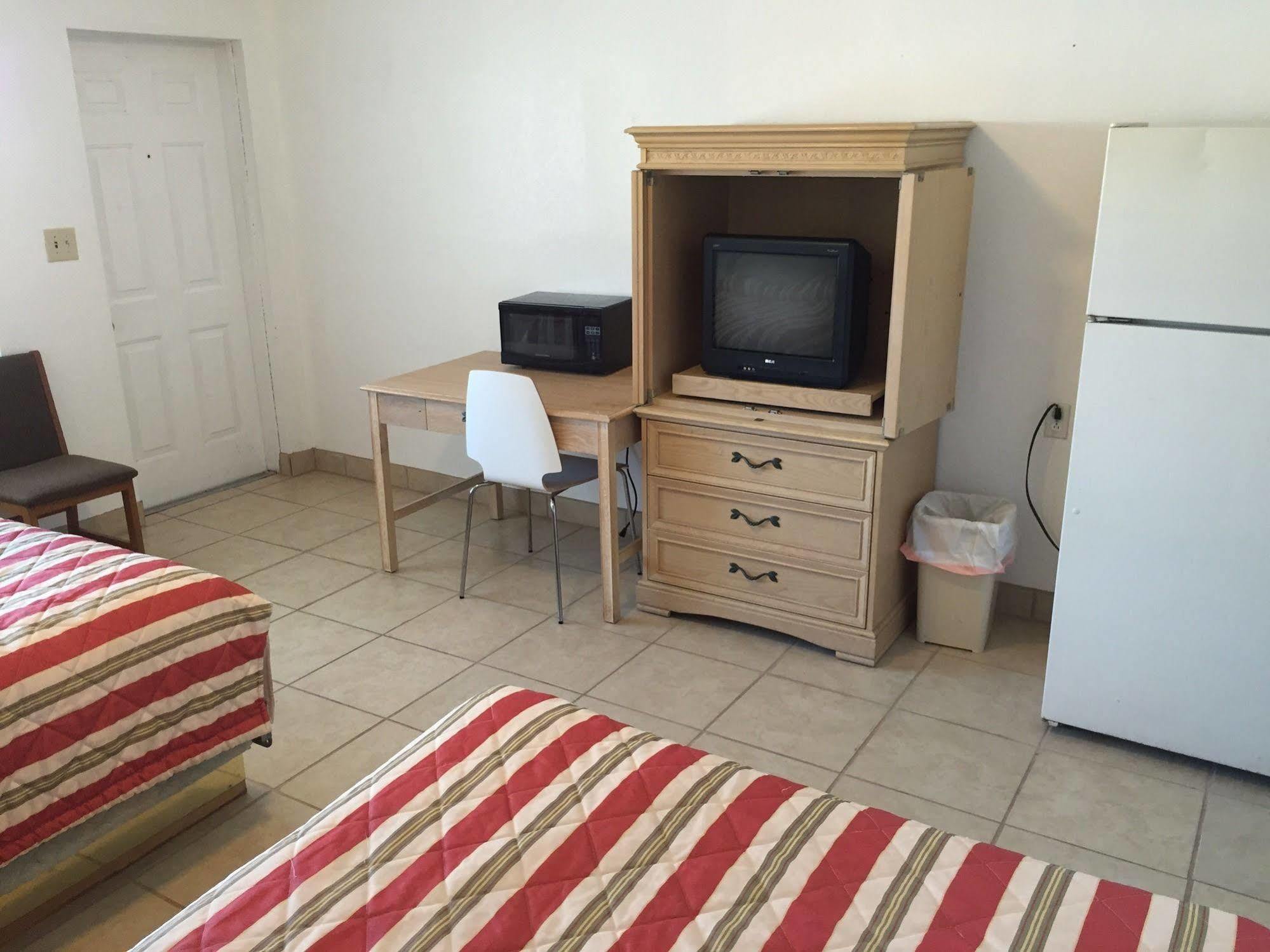 Economy Suites Cypress Gardens Ngoại thất bức ảnh