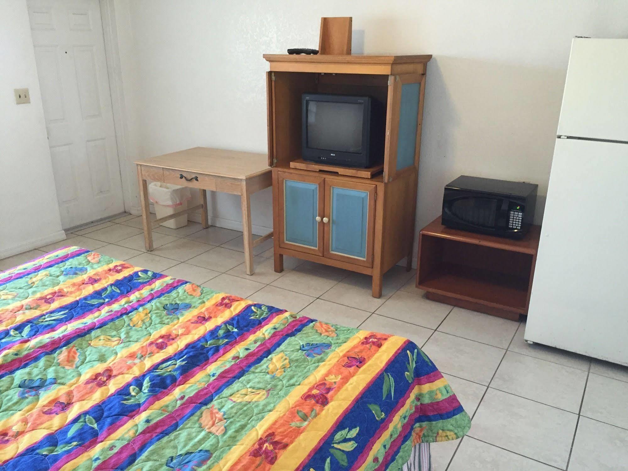 Economy Suites Cypress Gardens Ngoại thất bức ảnh